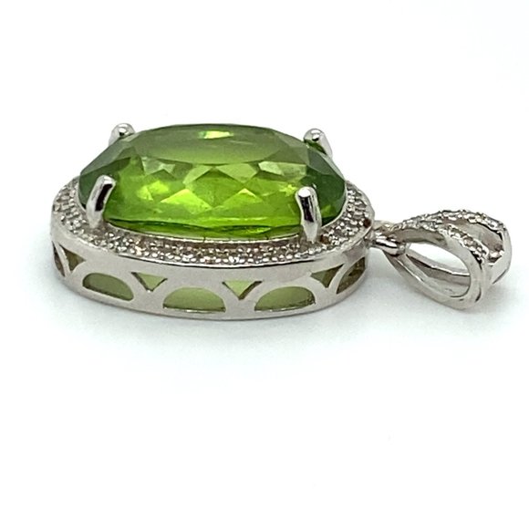 Peridot 9.00ct White Gold Finish Solid 925 Sterling Silver Pendant - Picture 4 of 7